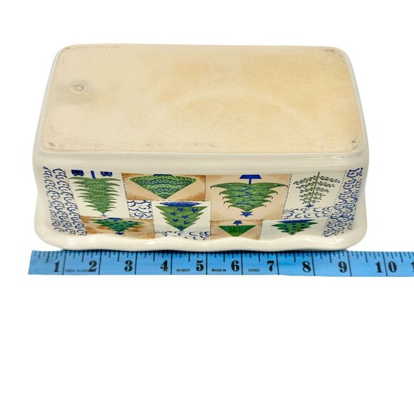 Christmas Tree Ceramic Baking Dish Scalloped Edges Festive Pattern - Picture 3 of 8